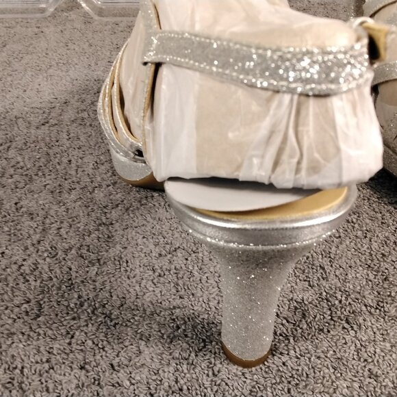 Naturalizer Baylor Shoes Silver Glitter Heels Size 8M Strappy Ankle Buckle Dress - Picture 6 of 13